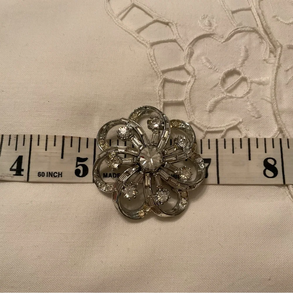 BEAUTIFUL VINTAGE 1950’s SIGNED CORO CLEAR CRYSTAL PIN/BROOCH - Picture 8 of 10